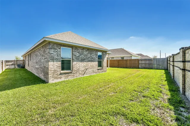 $339,990 | 10722 Sky Crk Lane, Beasley, TX 77417