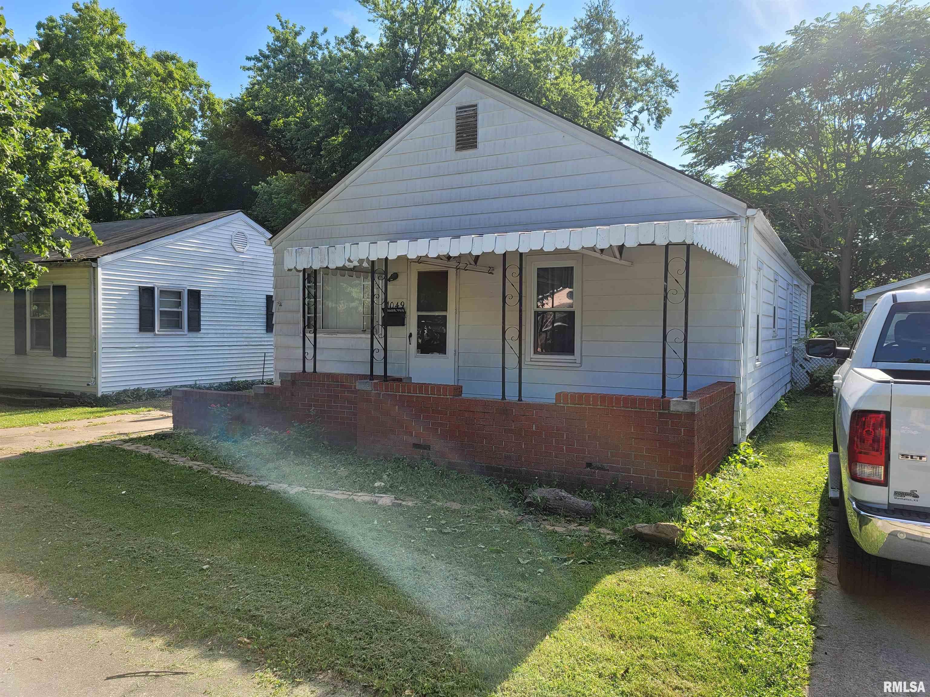 1049 North Indiana Avenue Springfield, IL 62702 - Photo 2 of 14