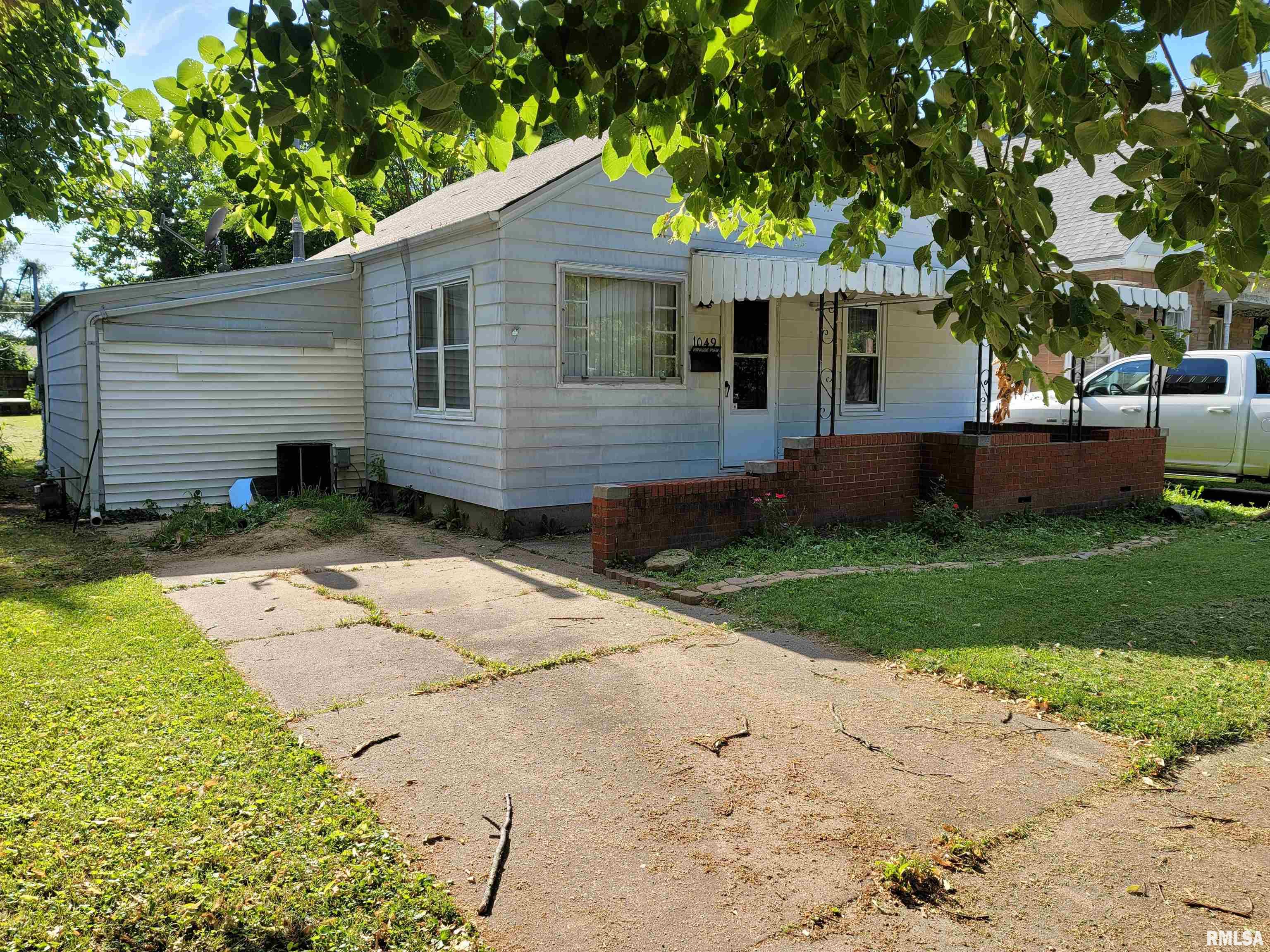 1049 North Indiana Avenue Springfield, IL 62702 - Photo 3 of 14