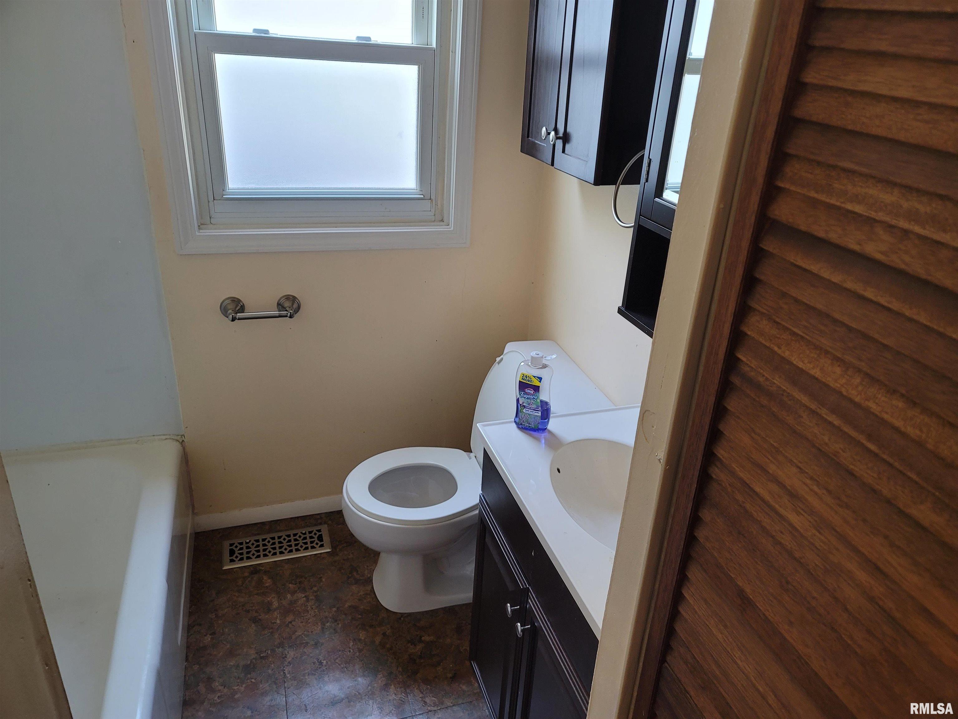 1049 North Indiana Avenue Springfield, IL 62702 - Photo 5 of 14