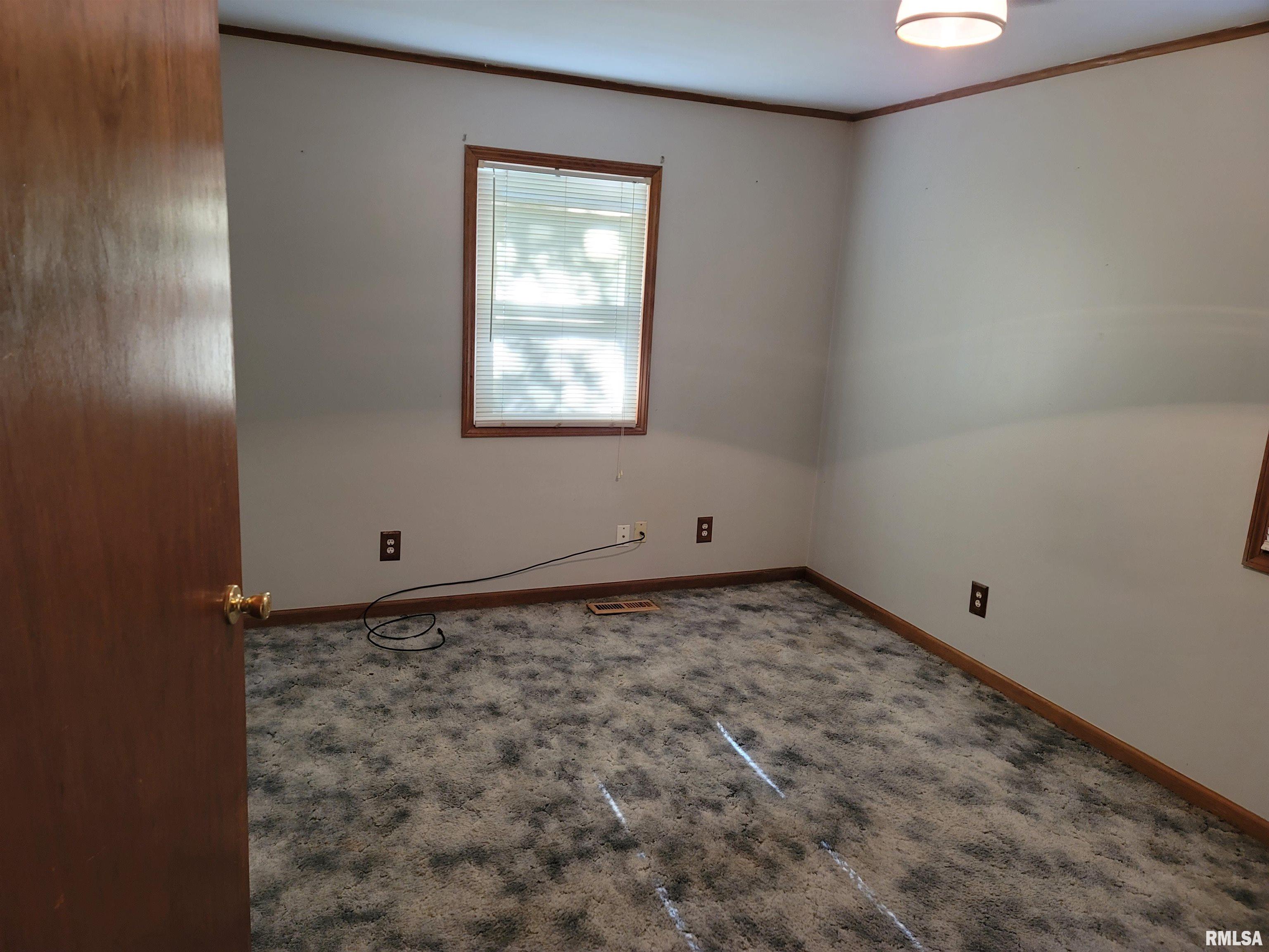 1049 North Indiana Avenue Springfield, IL 62702 - Photo 8 of 14