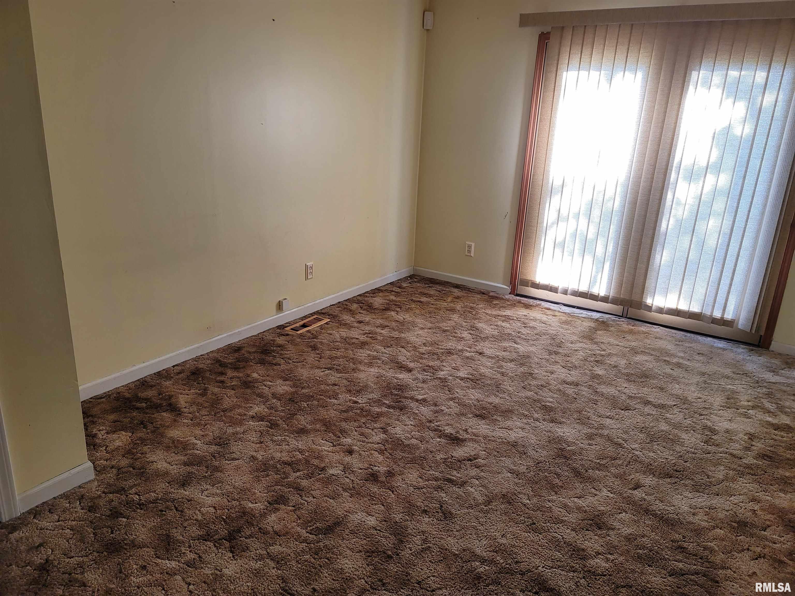 1049 North Indiana Avenue Springfield, IL 62702 - Photo 9 of 14