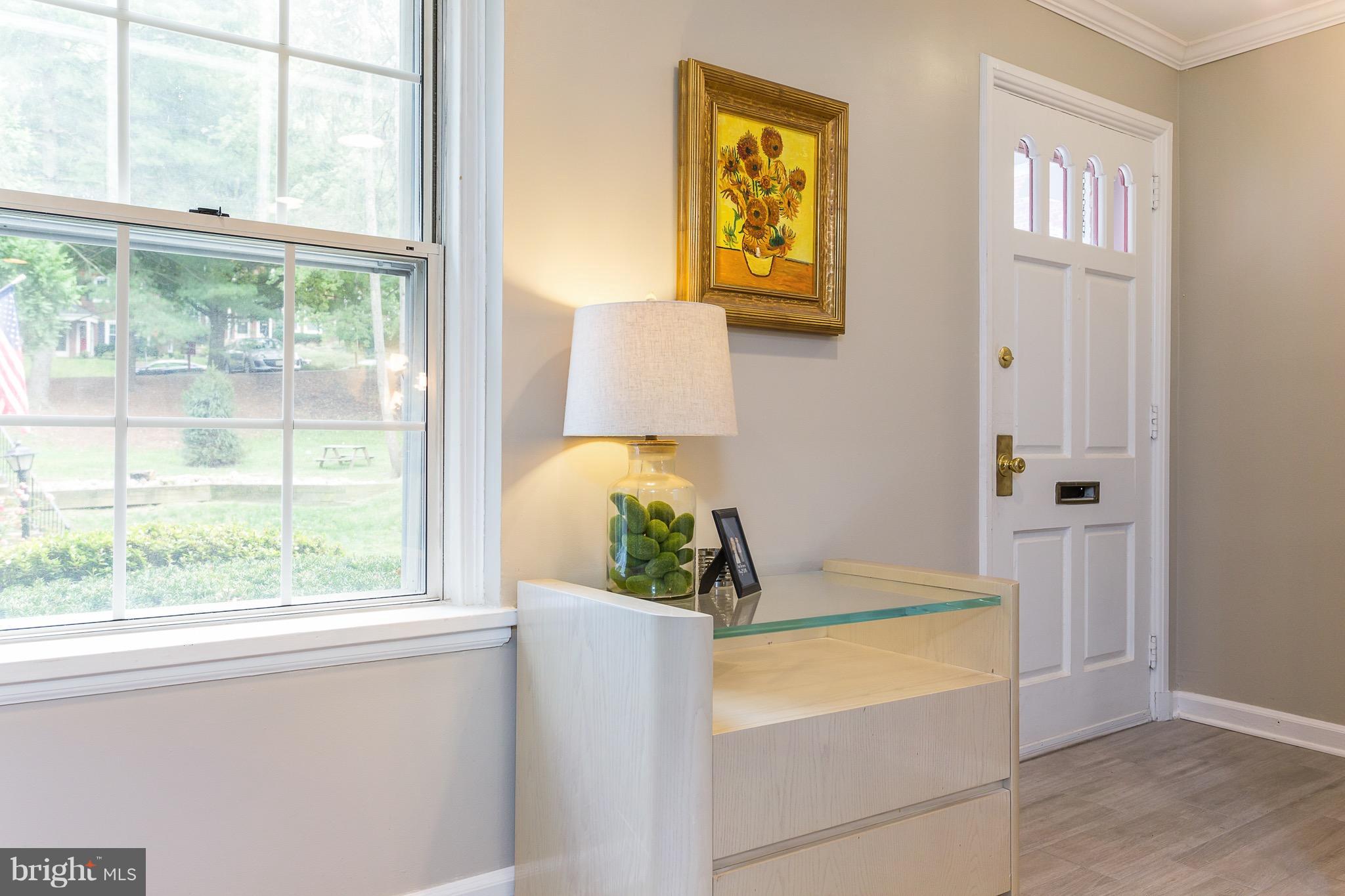 4813 27th Road South Arlington, VA 22206 - Photo 4 of 29 Living Room