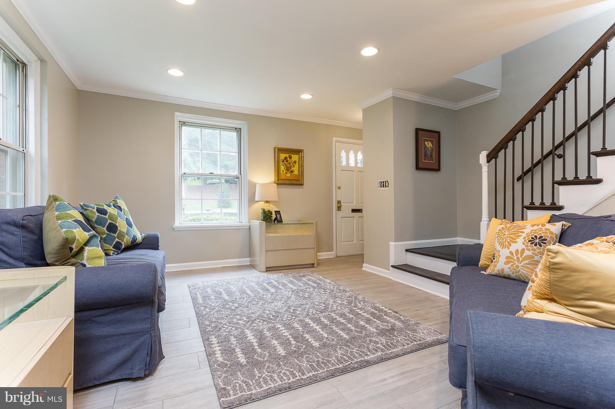 4813 27th Road South Arlington, VA 22206 - Photo 5 of 29 Living Room