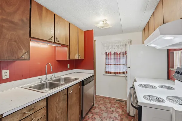 $270,000 | 41210 North Newport Highway, Elk, WA 99009