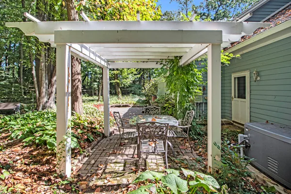 $629,900 | 9453 Whispering Pines Drive, Saline, MI 48176