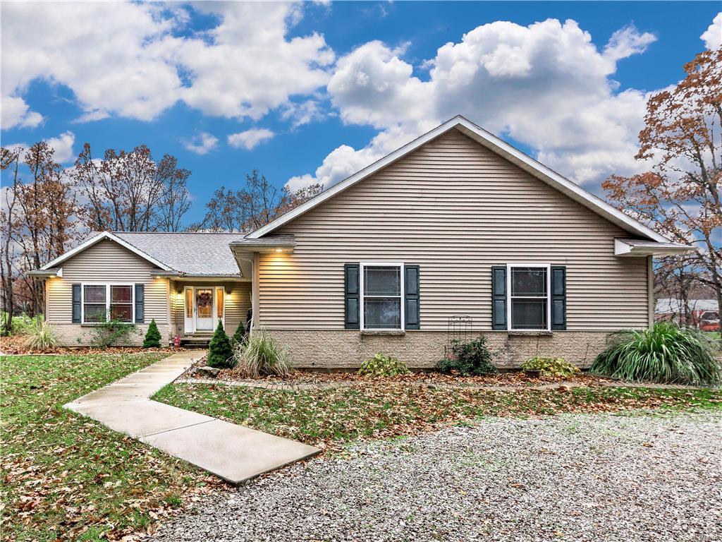 9380 Vfw Road Staunton, IL 62088 - Photo 1 of 45
