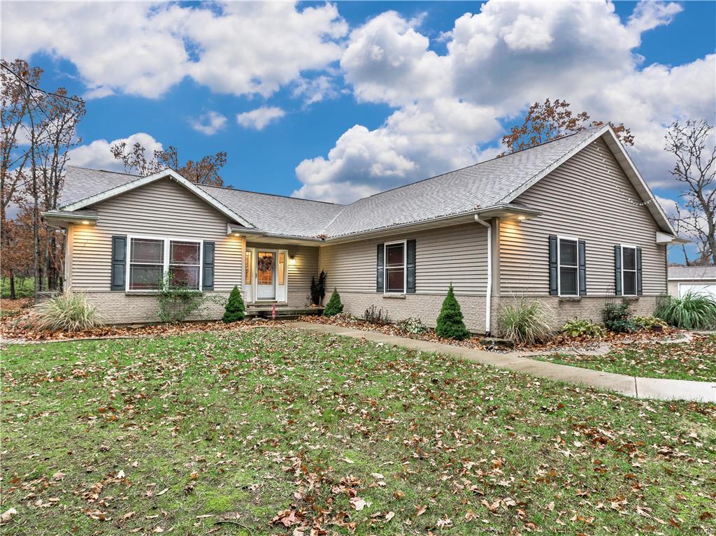 9380 Vfw Road Staunton, IL 62088 - Photo 2 of 45