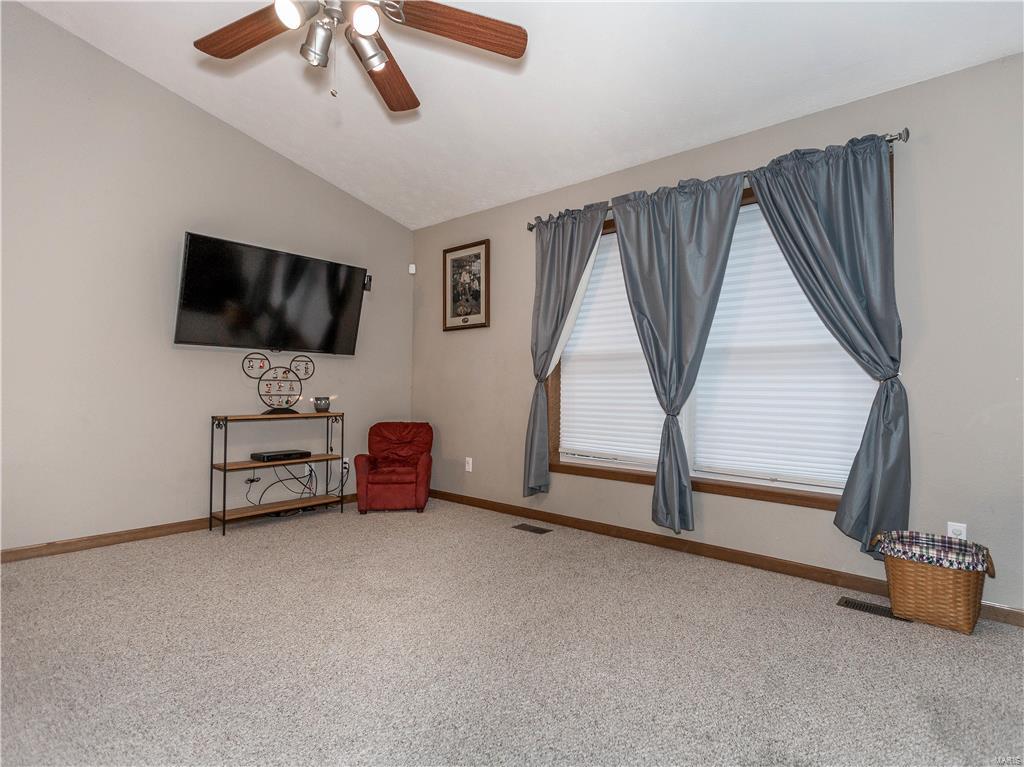 9380 Vfw Road Staunton, IL 62088 - Photo 12 of 45