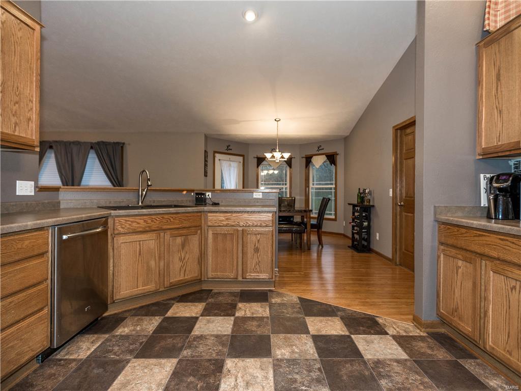 9380 Vfw Road Staunton, IL 62088 - Photo 16 of 45