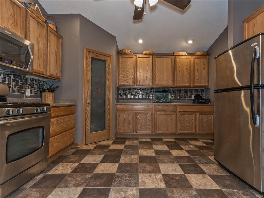 9380 Vfw Road Staunton, IL 62088 - Photo 19 of 45