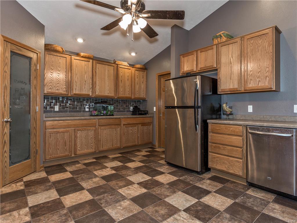 9380 Vfw Road Staunton, IL 62088 - Photo 20 of 45