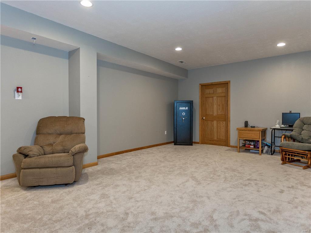 9380 Vfw Road Staunton, IL 62088 - Photo 31 of 45