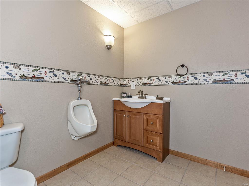 9380 Vfw Road Staunton, IL 62088 - Photo 39 of 45