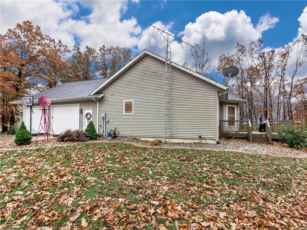 9380 Vfw Road Staunton, IL 62088 - Photo 5 of 45
