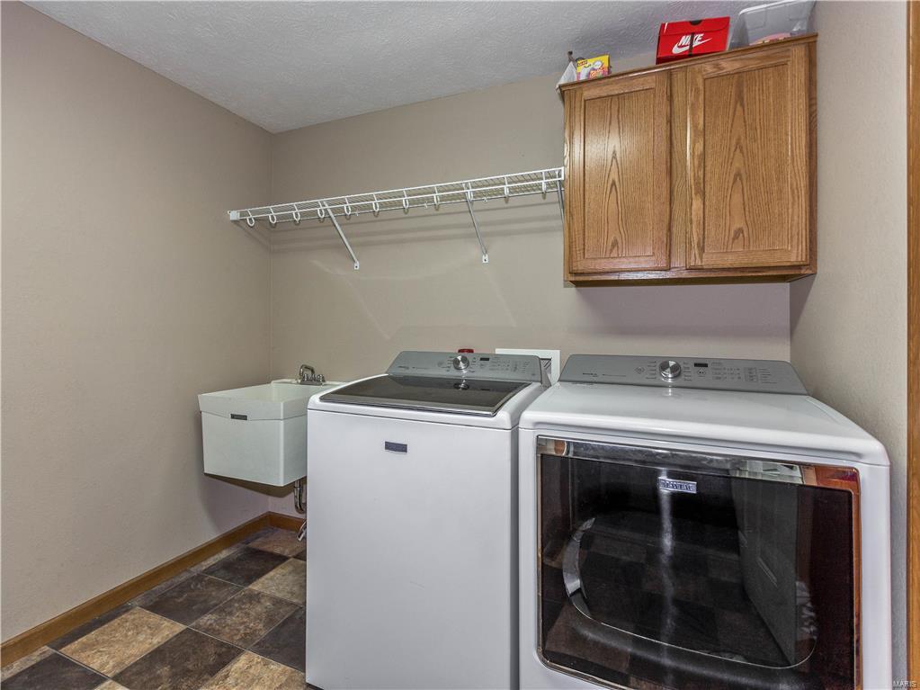 9380 Vfw Road Staunton, IL 62088 - Photo 41 of 45