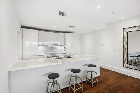$634,900 | 1701 Hermann Drive, Unit 30D, Houston, TX 77004