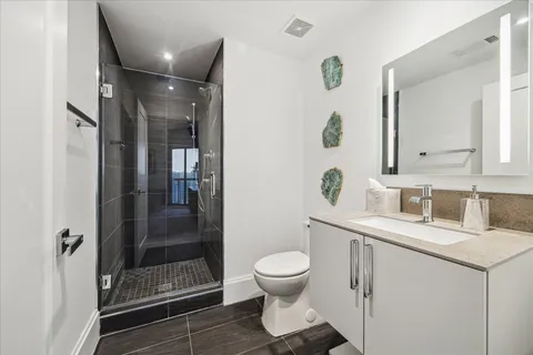 $634,900 | 1701 Hermann Drive, Unit 30D, Houston, TX 77004