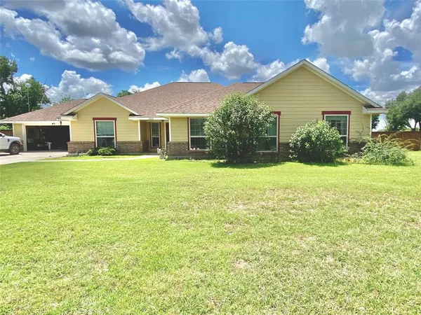 $389,000 | 1005 Terrace Drive, Bangs, TX 76823