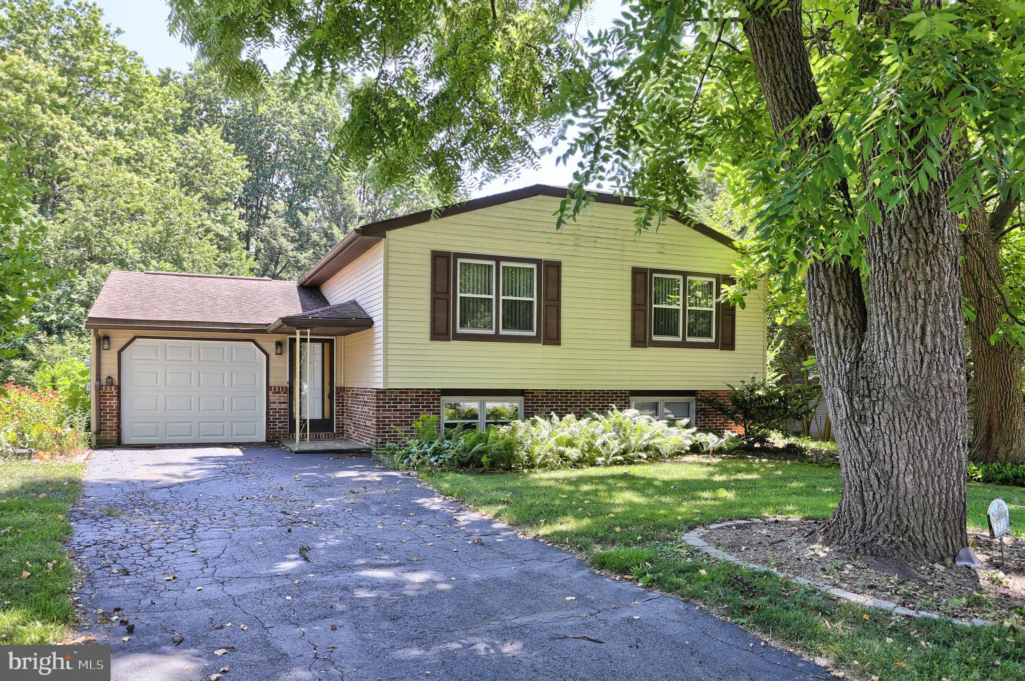 373 Oaklyn Road Lebanon, PA 17042 - Photo 1 of 33 Gallery Image 1