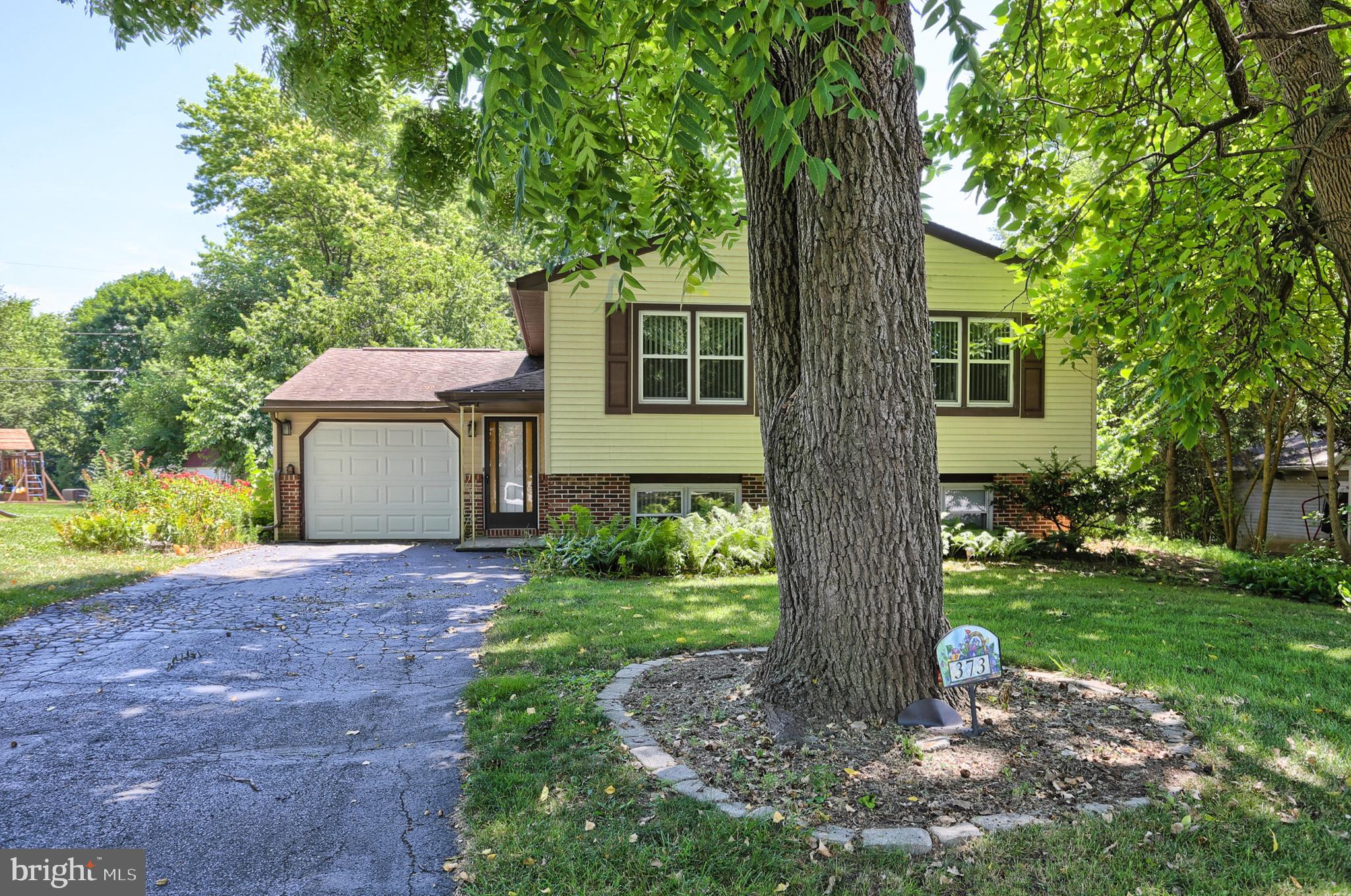 373 Oaklyn Road Lebanon, PA 17042 - Photo 2 of 33 Gallery Image 2