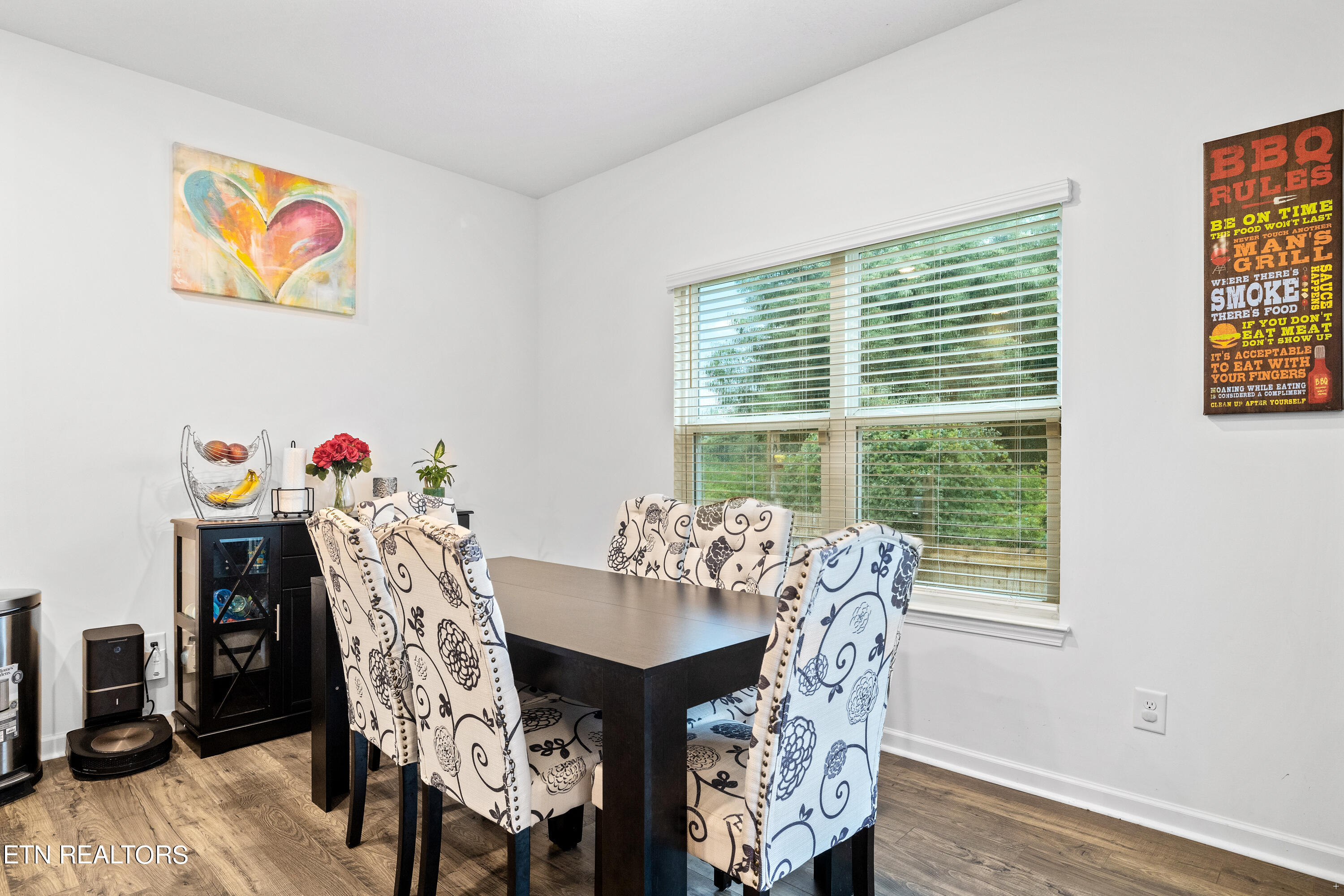 4 Chestnut Court Clinton, TN 37716 - Photo 8 of 21 Breakfast area