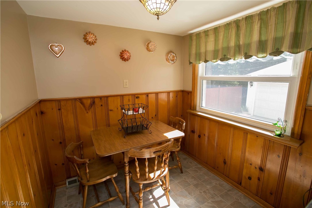 2540 Milton Road Cleveland, OH 44118 - Photo 11 of 35 Gallery Image 11