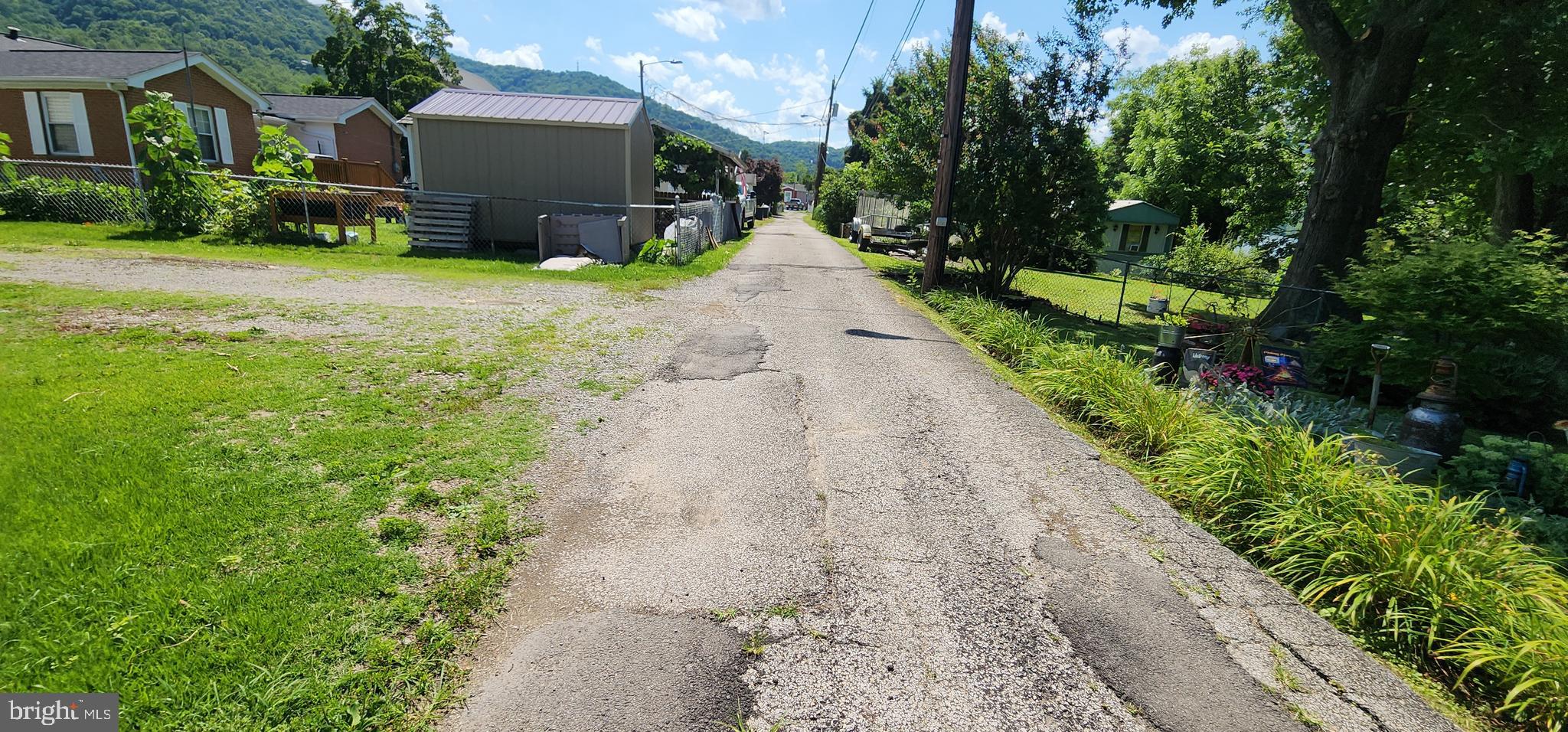 502 Alexander Street Cedar Grove, WV 25039 - Photo 12 of 63