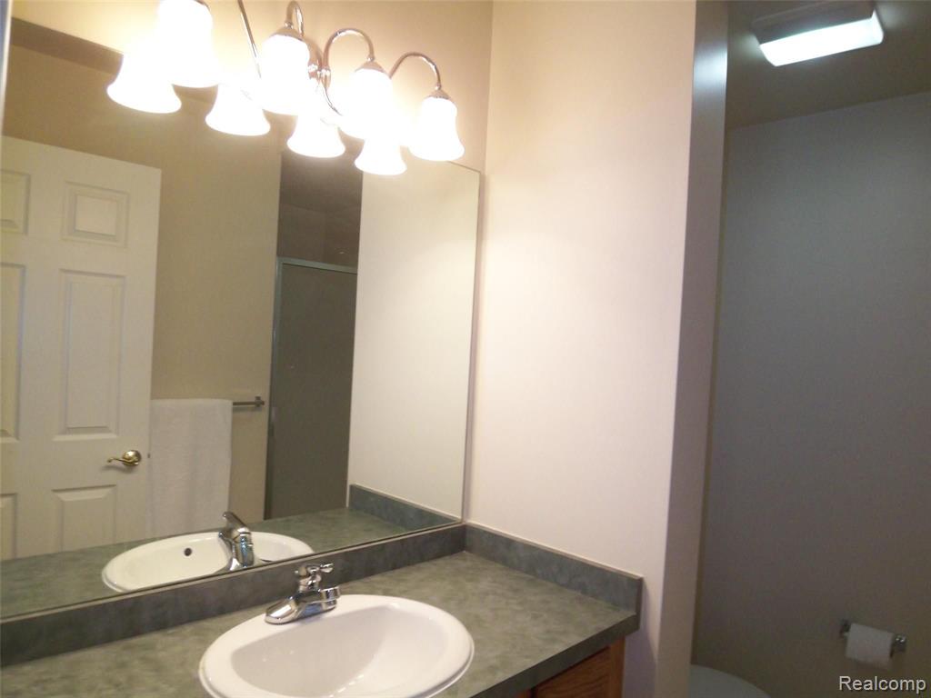 33492 Utica Road, Unit 4 Fraser, MI 48026 - Photo 17 of 24