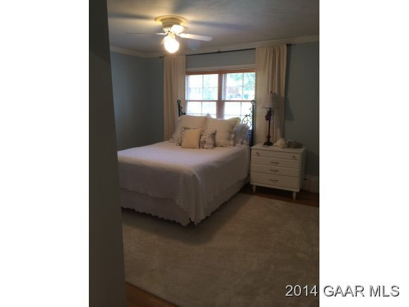 1425 Hollins Road Waynesboro, VA 22980 - Photo 19 of 26 Gallery Image 19