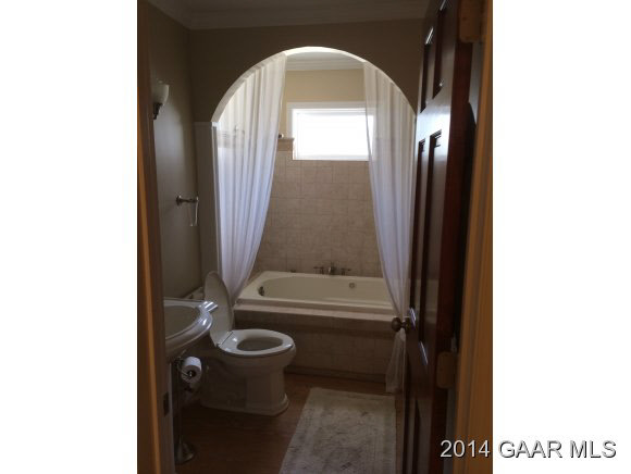 1425 Hollins Road Waynesboro, VA 22980 - Photo 20 of 26 Gallery Image 20