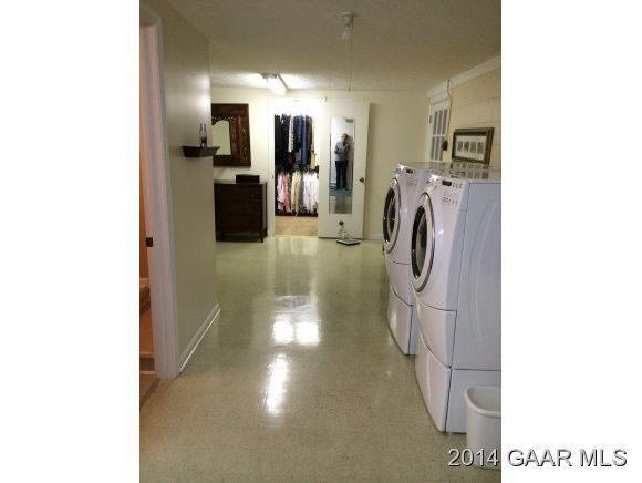 1425 Hollins Road Waynesboro, VA 22980 - Photo 24 of 26 Gallery Image 24