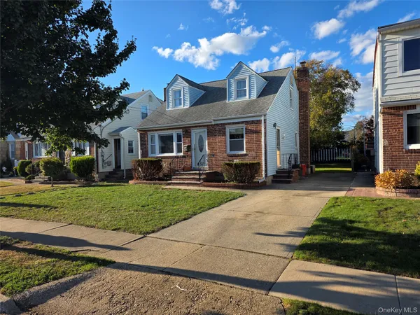 $4,000 | 244 Raff Avenue, Mineola, NY 11501