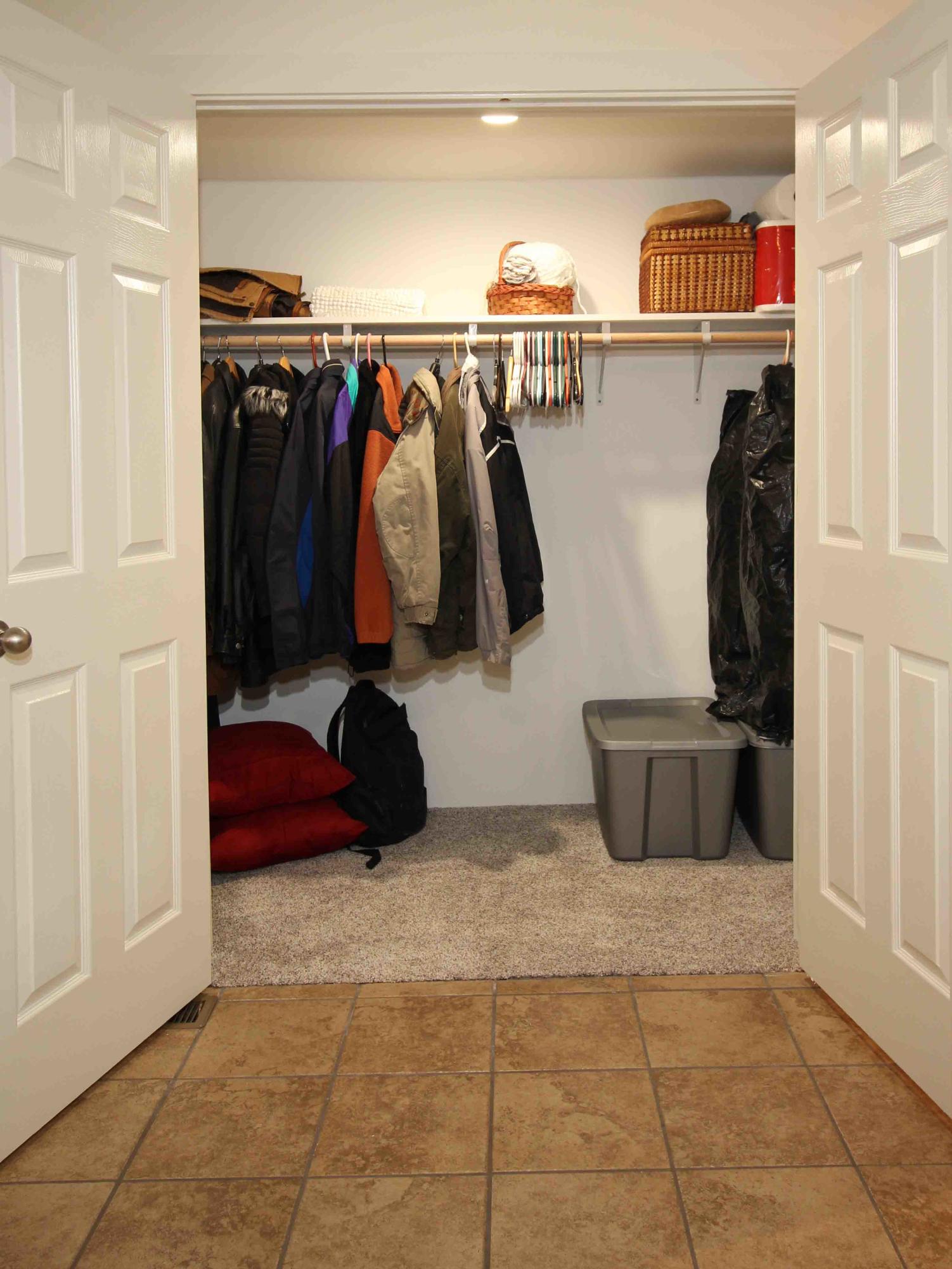 60076 Turquoise Road Bend, OR 97702 - Photo 18 of 43 Large entry closet with double doors