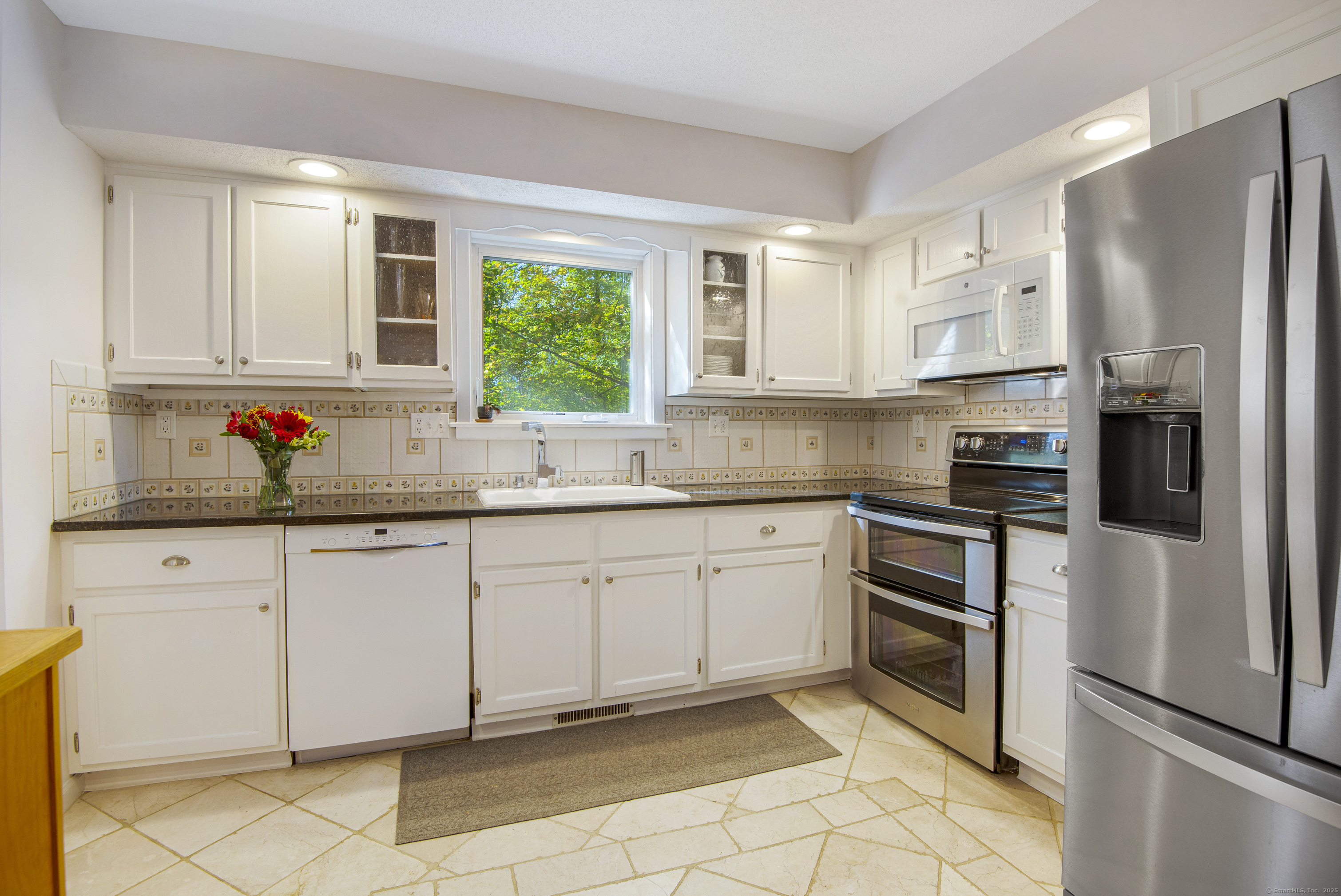 95 Main Street Essex, CT 06409 - Photo 12 of 40