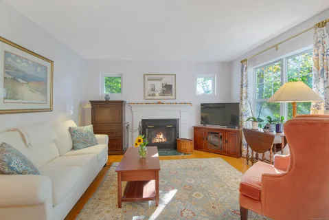 $589,000 | 95 Main Street, Essex, CT 06409