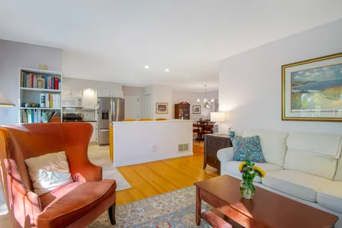 $589,000 | 95 Main Street, Essex, CT 06409