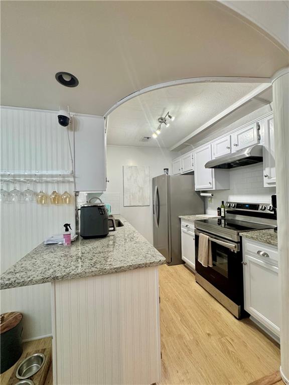 24311 Plantation Drive Northeast Atlanta, GA 30324 - Photo 15 of 31 a kitchen with stainless steel appliances granite countertop a sink stove and refrigerator