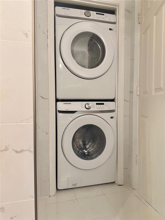 24311 Plantation Drive Northeast Atlanta, GA 30324 - Photo 25 of 31 a utility room with dryer and washer