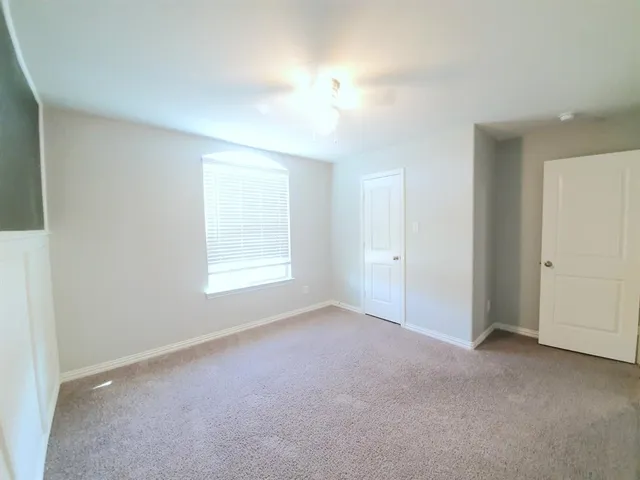 a view of empty room with window