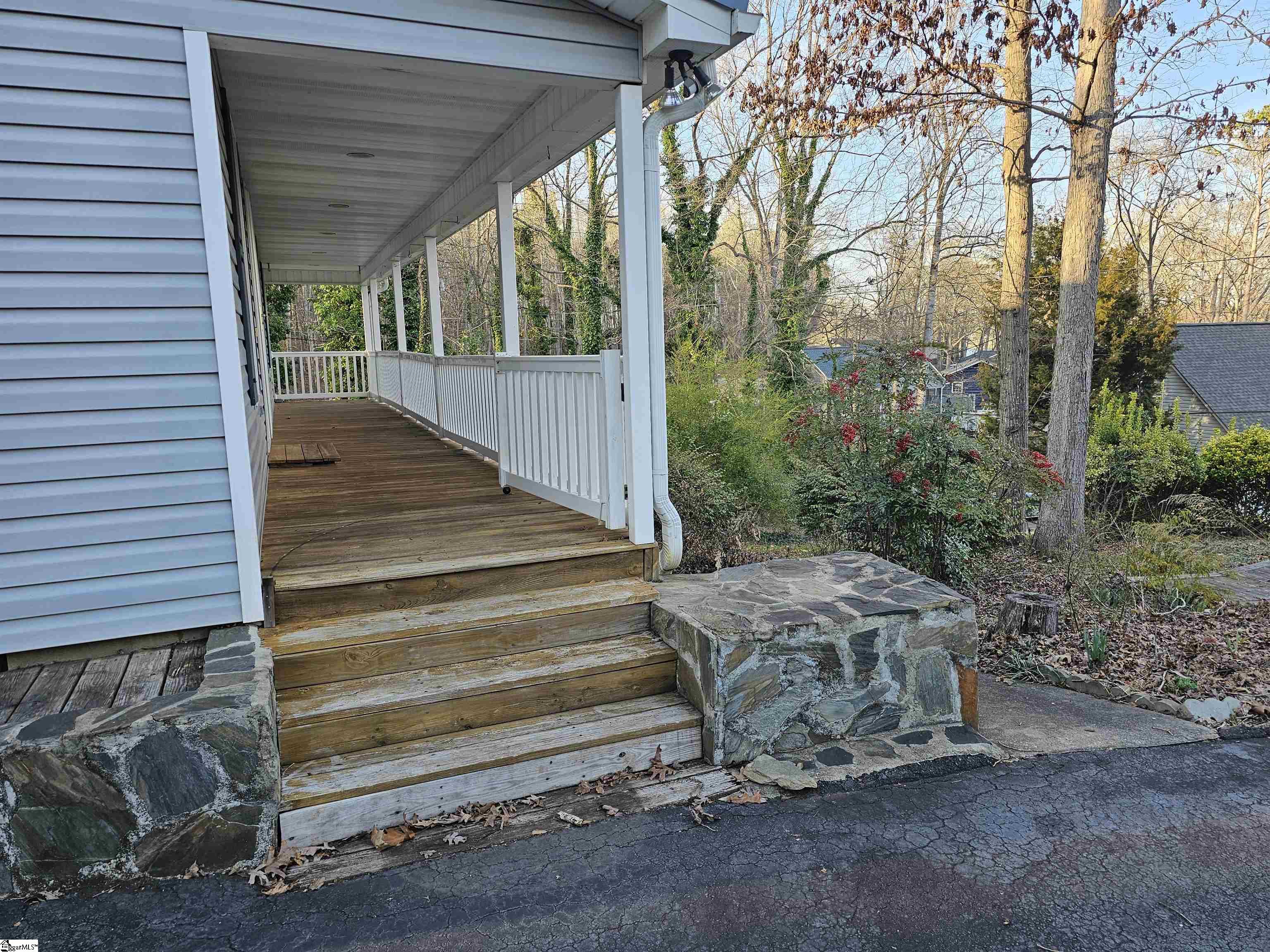 215 Zimmerman Drive Inman, SC 29349 - Photo 3 of 40 Gallery Image 3