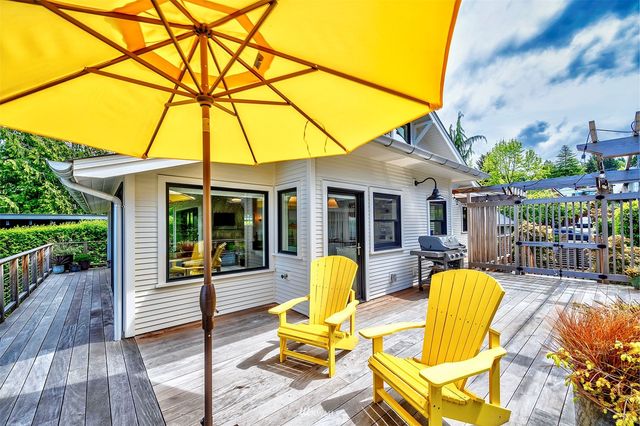 a view of outdoor space yard deck and patio