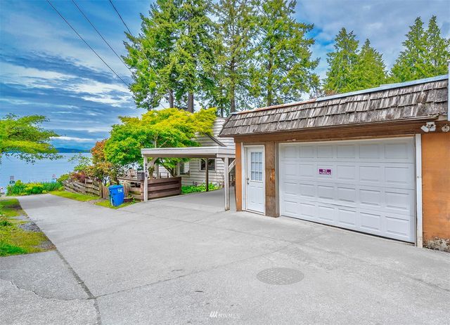 a view of a house with a garage