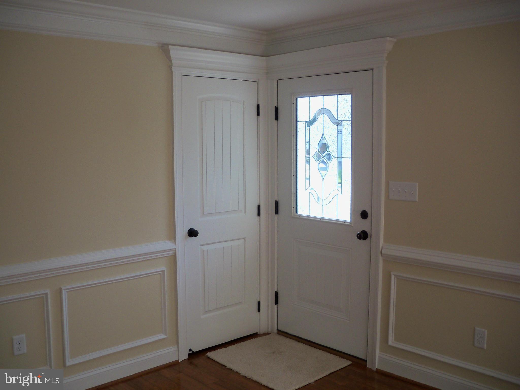 160 Roland Road Pasadena, MD 21122 - Photo 2 of 30 Living Room