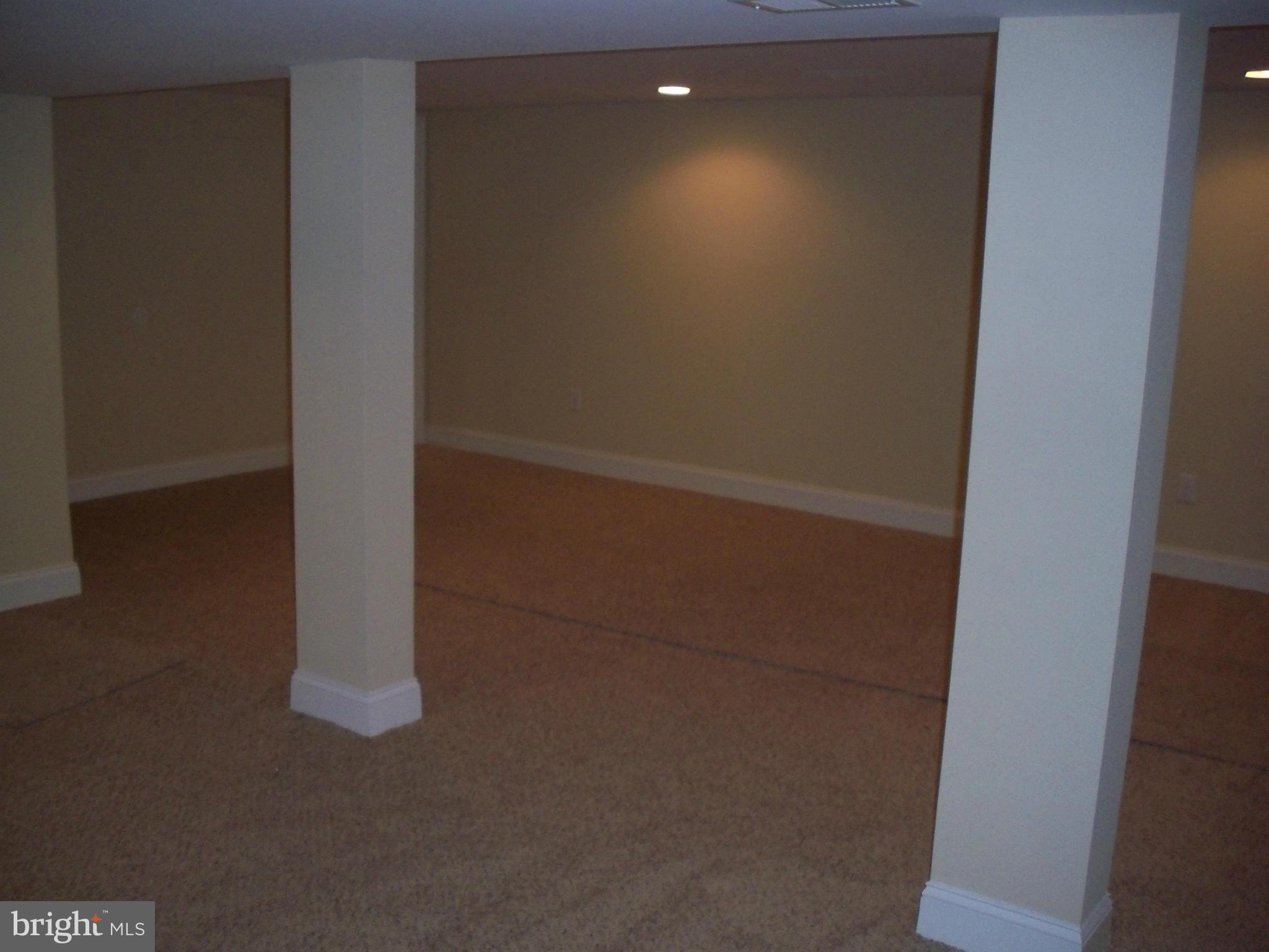 160 Roland Road Pasadena, MD 21122 - Photo 18 of 30 Family Room
