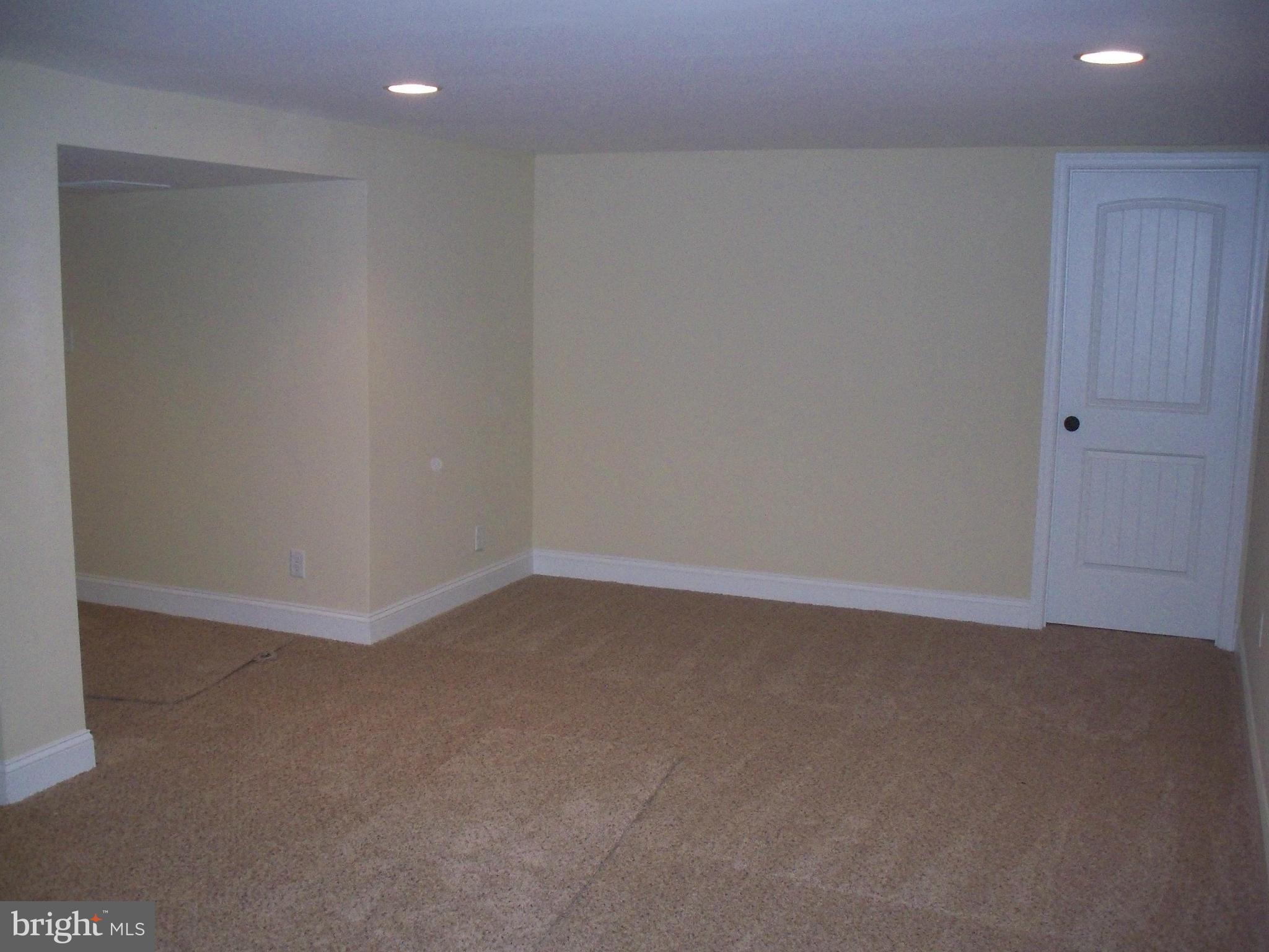 160 Roland Road Pasadena, MD 21122 - Photo 19 of 30 Family Room