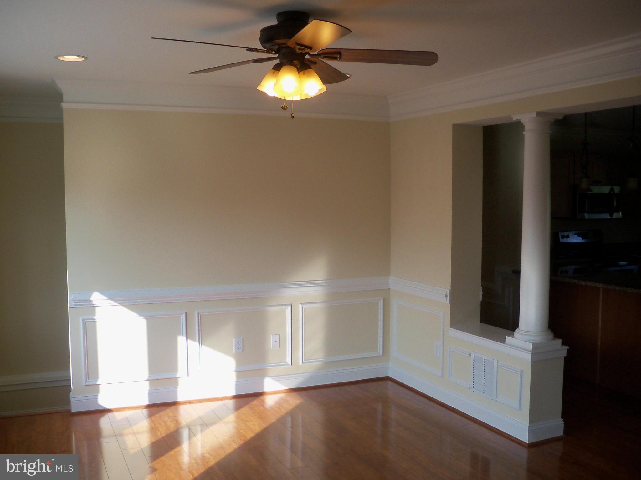 160 Roland Road Pasadena, MD 21122 - Photo 5 of 30 Living Room