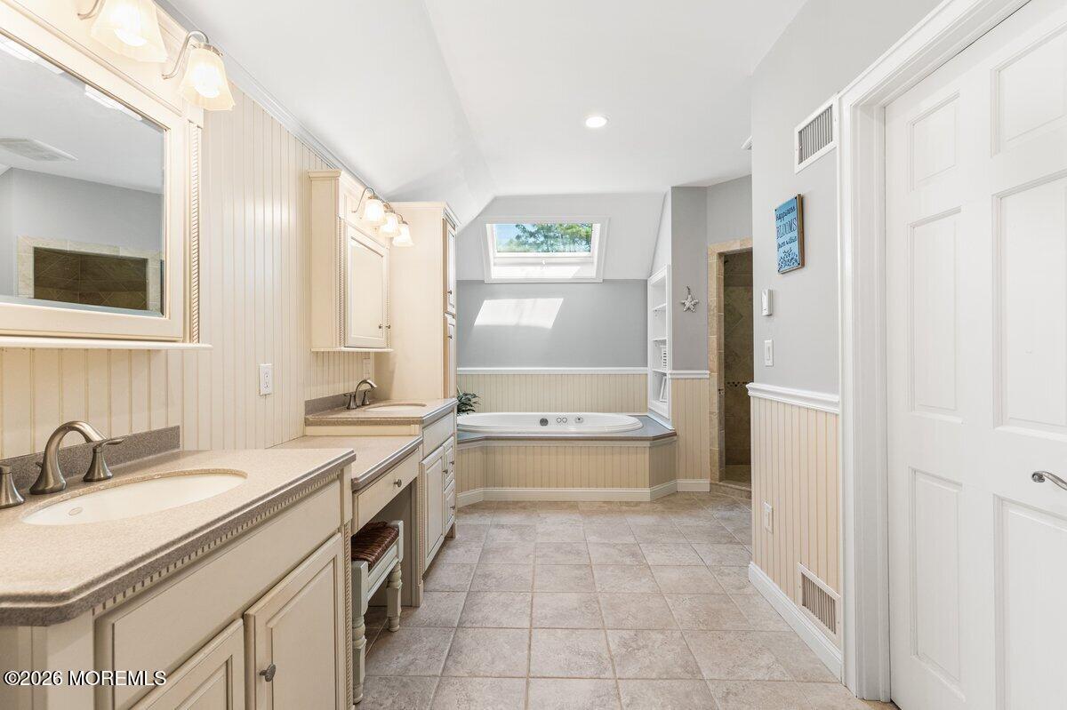 5 Ridge Hill Way Holmdel, NJ 07733 - Photo 20 of 43 Primary Bathroom