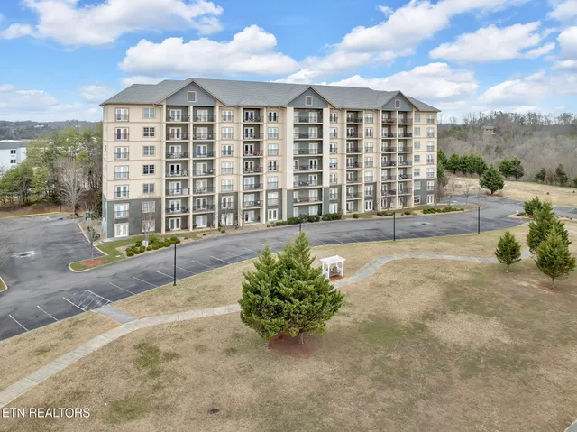 $343,000 | 124 Plaza Drive, Unit 3203, Pigeon Forge, TN 37863