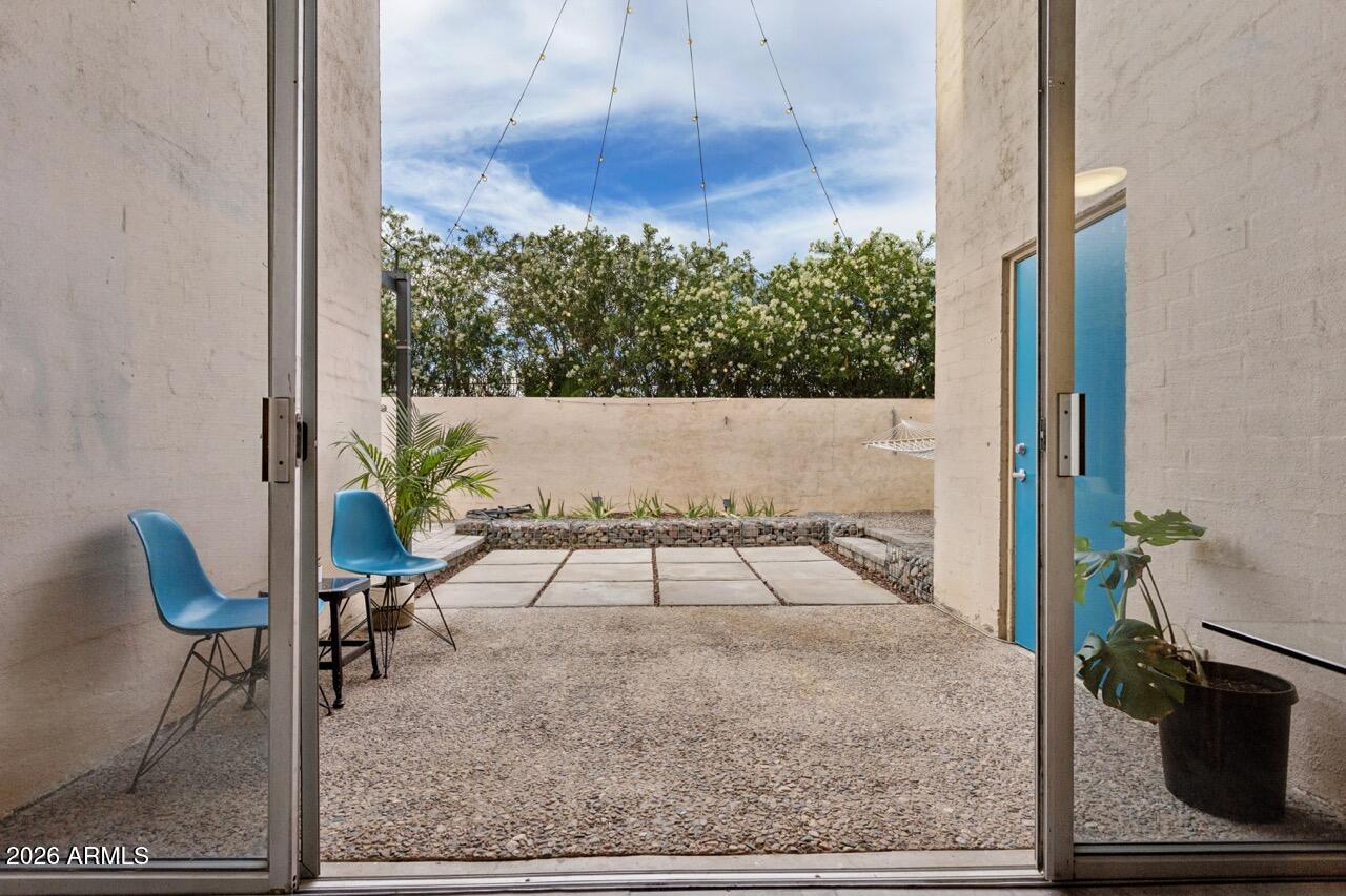 930 South Dobson Road, Unit 7 Mesa, AZ 85202 - Photo 8 of 57 Seamless indoor-outdoor connection